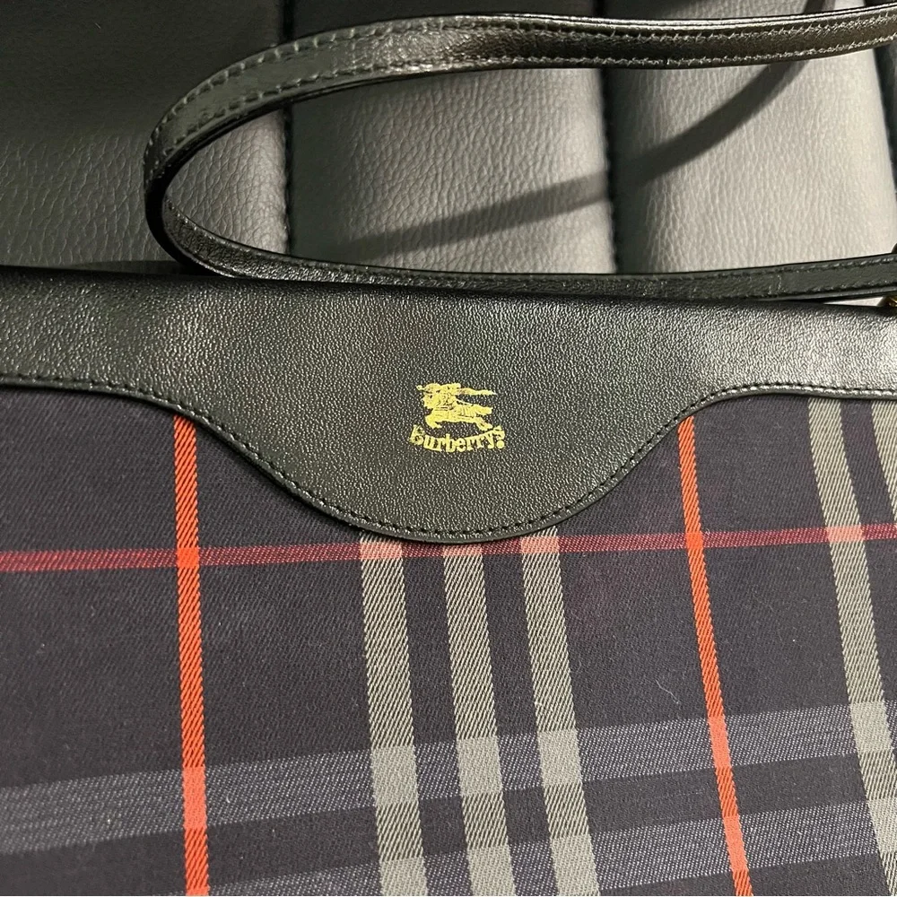 Vintage Burberrys | Nova Check Navy Blue Shoulder Bag - Picture 2 of 7
